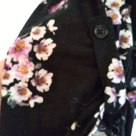 ❤️ SALE ITEM Floral button blouse fits as XL - Picture 4 of 8